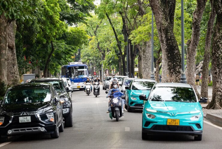 Hà Nội miễn 100% vé xe buýt Vành đai 1, hỗ trợ 30% lãi suất vay đổi xe xanh