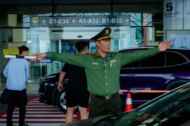 Sân bay Nội Bài điều chỉnh làn đón xe sau phản ánh của hành khách