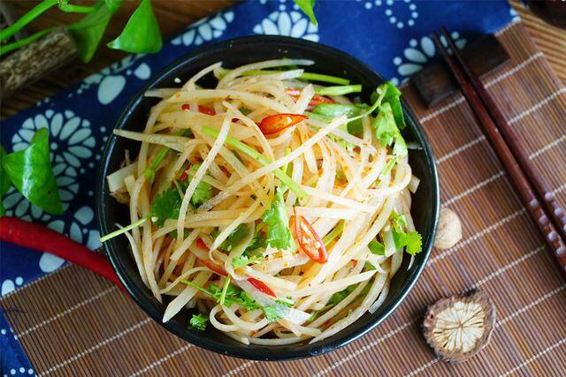 Loại quả vào mùa được ví như "máy tạo ẩm tự nhiên" cho cơ thể: Ăn sống giòn ngọt giải khát, nấu chín lại thành món nhiều người mê - 3