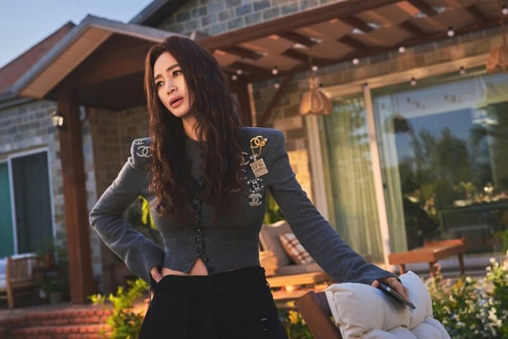 Kim Hye-soo trong loạt phim 'Ngoại tình đã nhằm nhò gì?' của Coupang Play.
