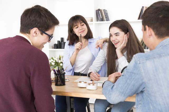 Những người có EQ cao hiểu rõ rằng uy tín được xây dựng từ những hành động nhất quán, chứ không phải những lời nói hoa mỹ. Ảnh minh họa