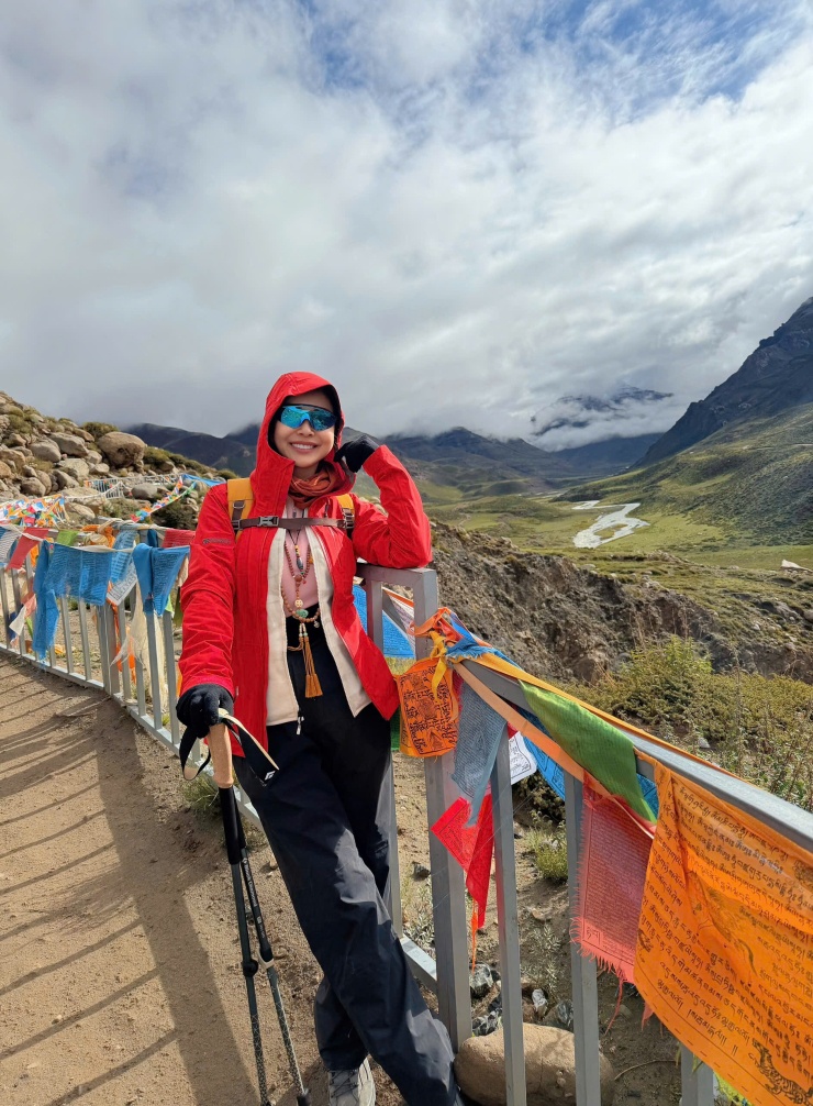 Jennifer Phạm đi bộ 52 km quanh núi thiêng ở Tây Tạng - 1