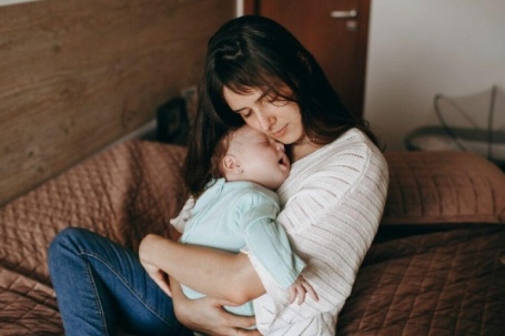 Chồng chi đậm cho con riêng, keo kiệt với con chung