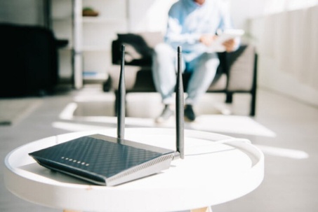 Vì sao tuyệt đối không nên đặt cục Wi-Fi dưới sàn nhà?