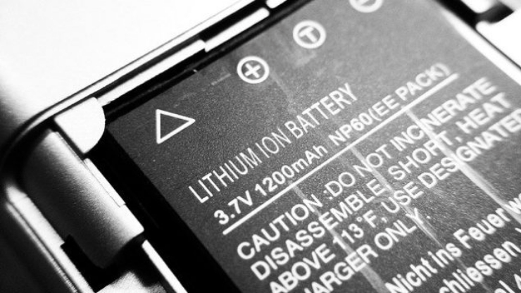Pin lithium-oxy có thể lưu trữ lượng điện tích gấp 5 lần so với pin lithium-ion.
