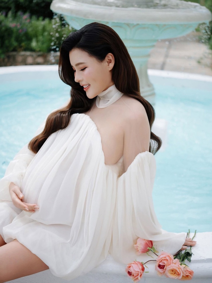 Ảnh sao 6/8: Lý Nhã Kỳ tự khen mình đẹp - 2