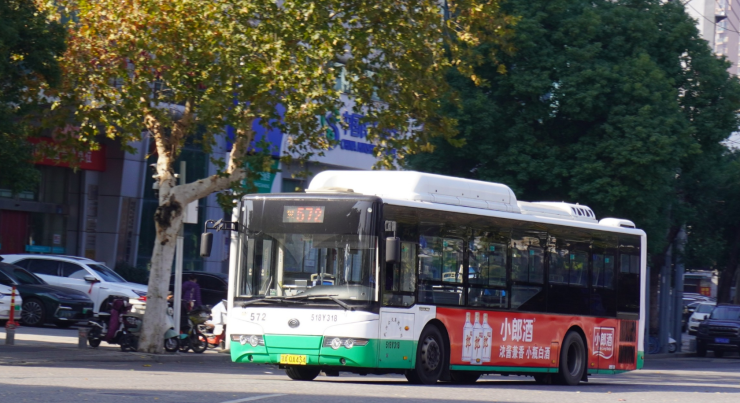 Trước sự cạnh tranh từ tàu điện ngầm và xe cá nhân, xe buýt Trung Quốc đang rơi vào cuộc khủng hoảng kinh tế khi doanh thu bán vé chỉ đủ trả khoảng 20% chi phí vận hành. Ảnh: Baidu