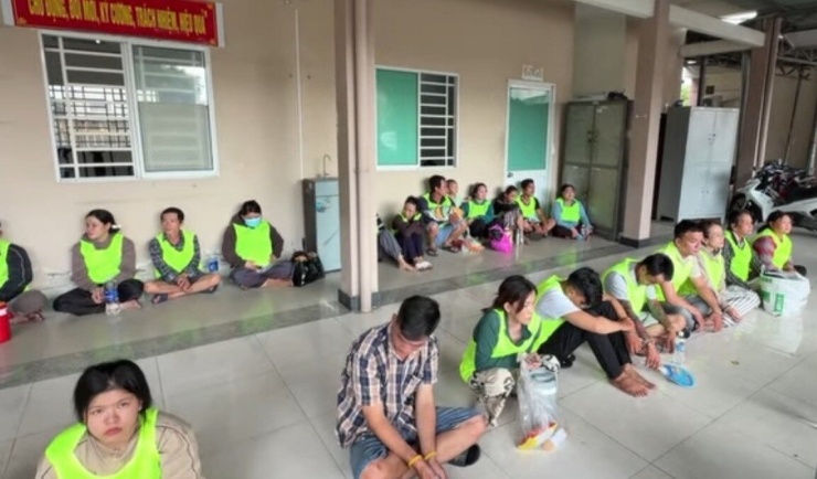 Nữ du khách bị 28 đối tượng vây ráp, giật phăng dây chuyền vàng 1,1 lượng - 3