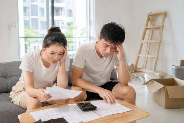 Đến bây giờ, tôi vẫn cho rằng quyết định mua chung cư giá rẻ khi chưa tìm hiểu kỹ là bài học đắt giá nhất của mình. Ảnh minh họa