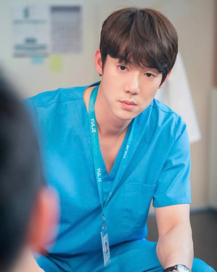 Yoo Yeon Seok trong phim về đề tài y khoa.