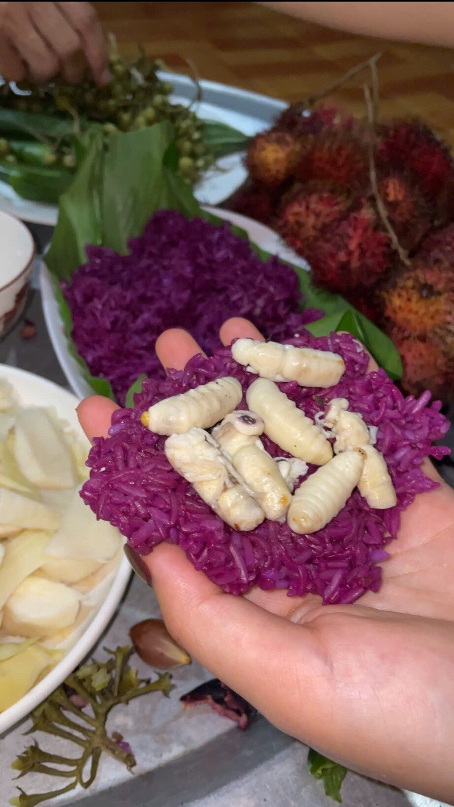 Món lạ từ sản vật rừng núi không phải ai cũng dám thử ở Tây Bắc, ăn dẻo bùi - 3