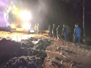 Video mưa lũ dồn dập, lực lượng chức năng Sơn La chạy đua cứu hộ, di dời dân