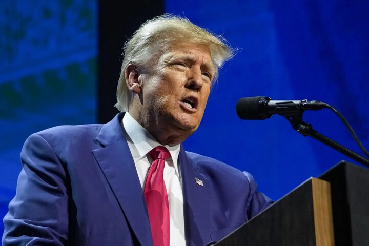 Tổng thống Mỹ Donald Trump bác bỏ thông tin Mỹ đang thiếu hụt đạn dược nghiêm trọng. (Ảnh: AP)