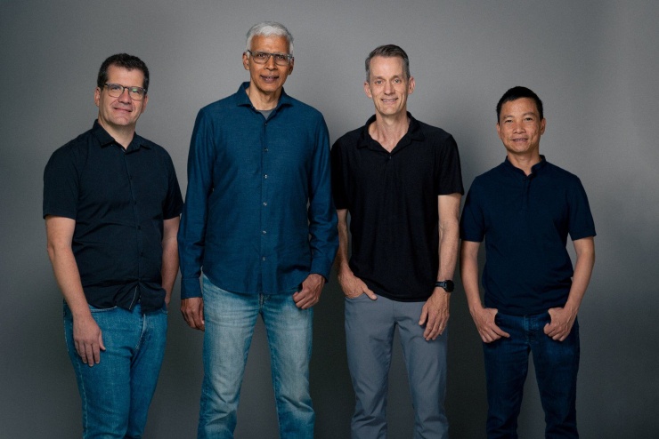 Các nhà sáng lập từ trái qua phải: Oriol Vinyals, Sanjay Ghemawat, Jeff Dean, Lê Viết Quốc. Ảnh: Discovery Loop