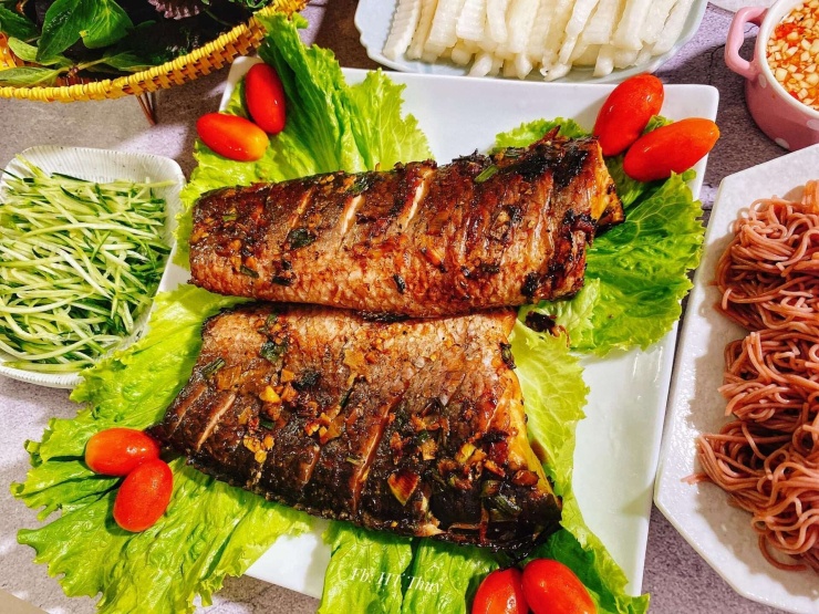 Loại cá giàu đạm hơn cá rô, ít mỡ hơn cá trê, thịt săn chắc, nướng lên thơm phức ăn cùng rau sống ngon tuyệt - 2