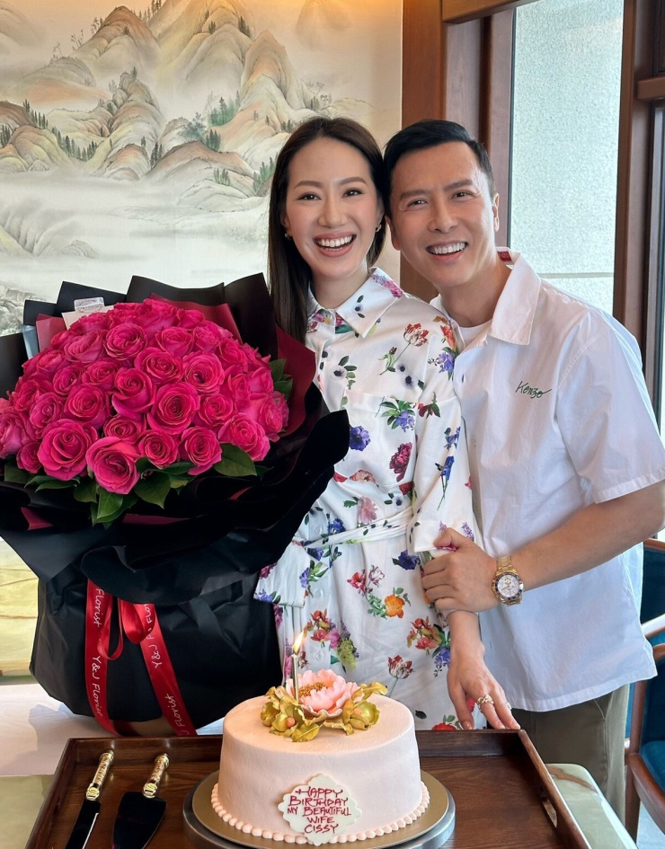 Thời trang sánh đôi của vợ chồng Chân Tử Đan - 3