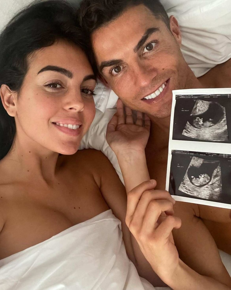 C. Ronaldo và Georgina khi thông báo mang thai cặp sinh đôi hồi năm 2021. Ảnh: Instagram
