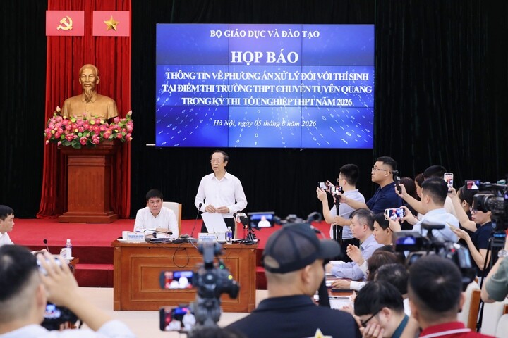 Quang cảnh buổi họp báo sáng 5/8. (Ảnh: MOET)