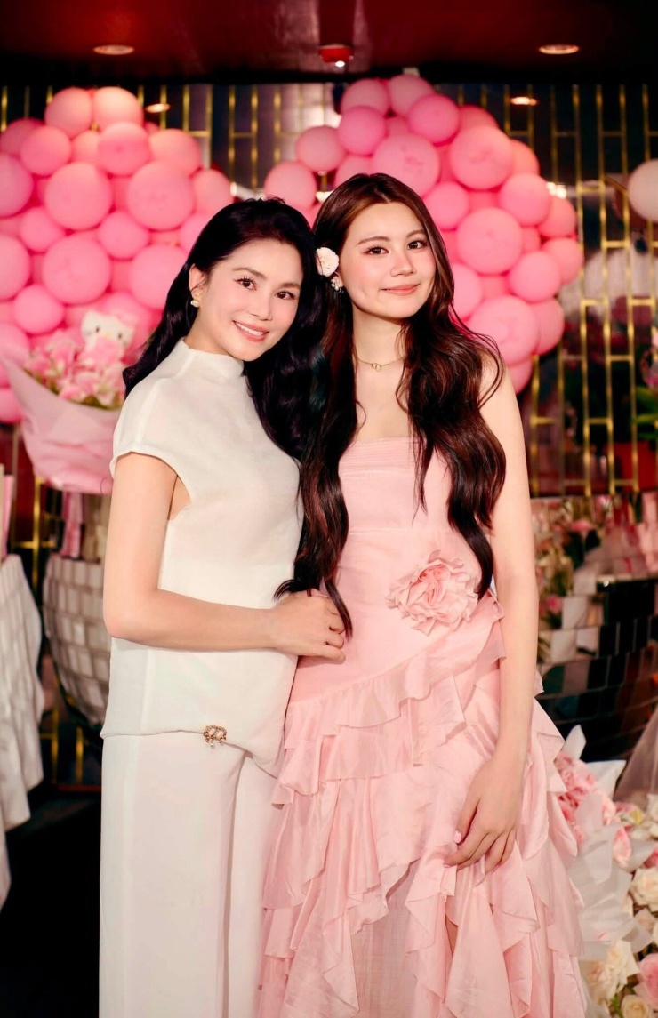 Con gái Quyền Linh diện trang sức hàng hiệu mừng tuổi 18 - 1