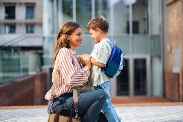 Một người mẹ hạnh phúc không phải là người luôn đi trước con, mà là người biết chuẩn bị để một ngày con có thể tự tin bước đi mà không cần dựa dẫm. Ảnh minh họa: iStock