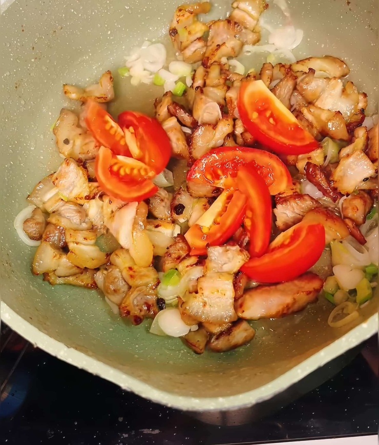 Cà chua bổ múi cau