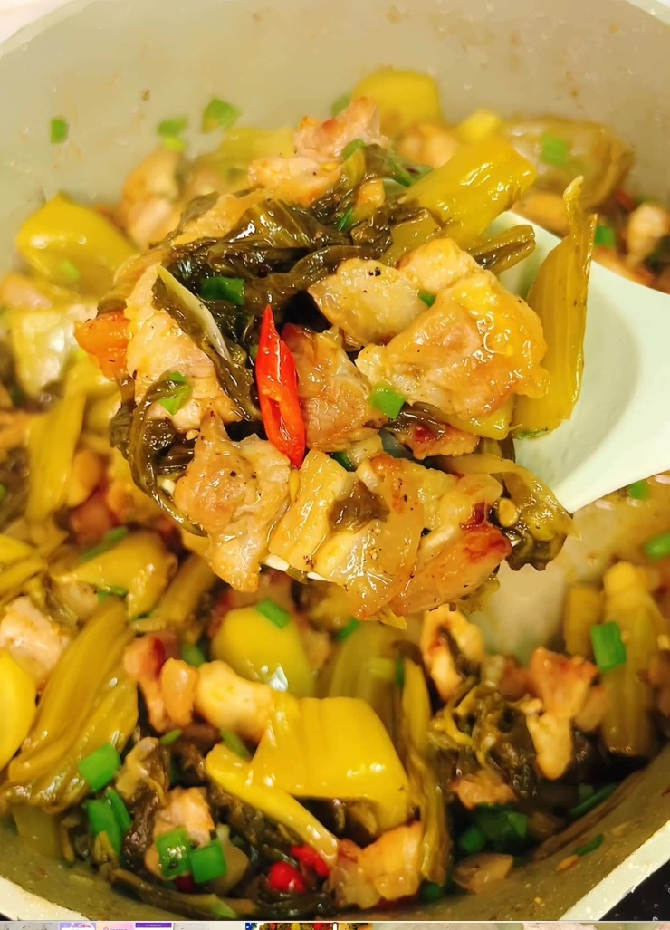 Loại thịt rẻ hơn thịt bò, thơm hơn thịt cừu, đem xào với dưa chua thành món ngon đưa cơm - 8