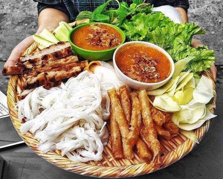 Nem nướng Nha Trang - Món ăn "gây nghiện" bậc nhất. (Ảnh: BestPrice travel)