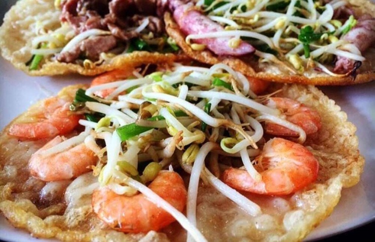 Bánh Xèo Mực – Món ăn vặt giòn rụm đậm đà. (Ảnh: BestPrice travel)