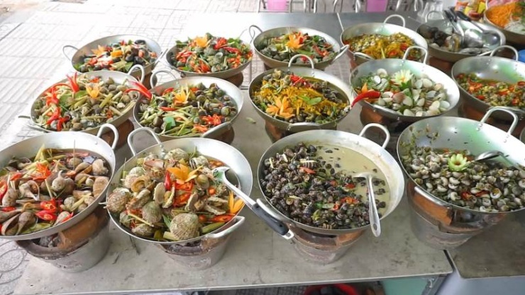 Đặc sản Nha Trang: Ốc chảo – Thiên đường ăn vặt về đêm. (Ảnh: BestPrice travel)