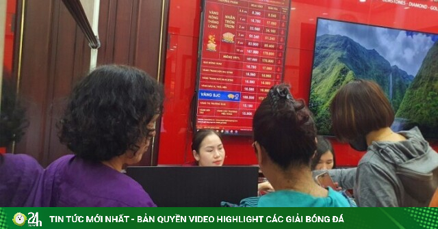 Giá vàng thế giới tăng vọt, SJC không đổi