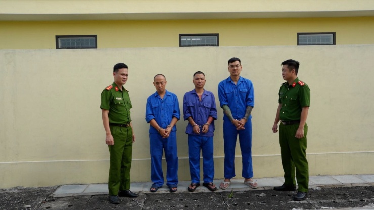 Các đối tượng tại cơ quan công an. Ảnh: CACC.