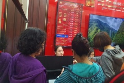 Nghịch lý giá vàng: Thế giới tăng vọt, SJC 'án binh bất động'
