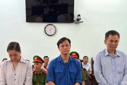 Cán bộ phường bảo kê 20 nhà hàng chiếm dụng vỉa hè, thu tiền mỗi tháng
