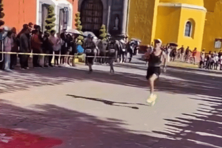Runner 70 tuổi bị cản ngã trước vạch đích giải chạy ở Mexico