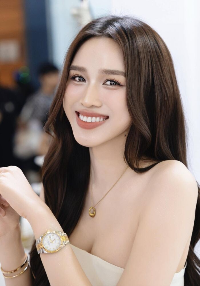 Đỗ Thị Hà tuổi 26 được chồng doanh nhân cưng chiều, nhan sắc ngày càng rạng rỡ - 7