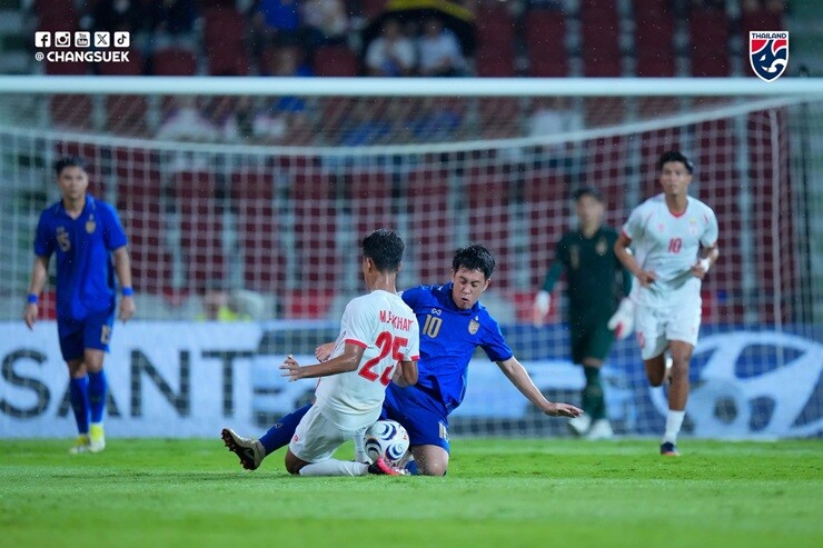 Trực tiếp bóng đá Thái Lan - Myanmar: Thủ môn cứu thua (AFF Cup) (Hết giờ) - 2