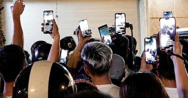 Lý do hàng triệu người bị hút vào livestream "đấu tố"