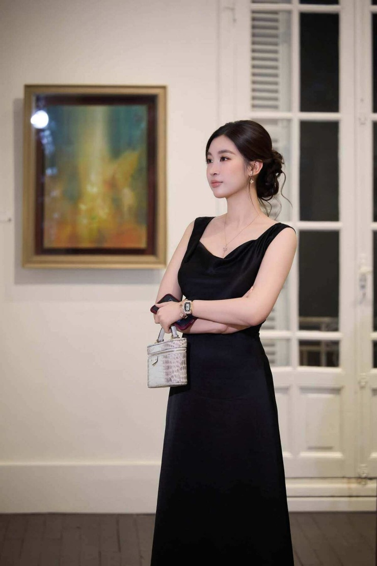 Đỗ Mỹ Linh diện đồ tối giản giá gần chục tỷ đồng - 2