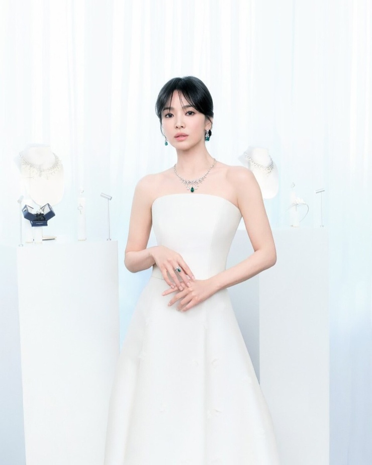 Trang phục tôn khí chất thanh lịch của Song Hye Kyo - 10