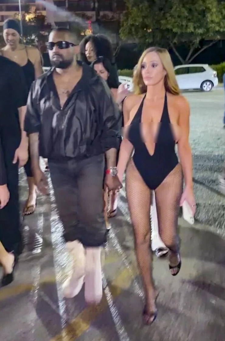Kanye cùng vợ tới hộp đêm vào cuối tháng 7. Ảnh: Backgrid