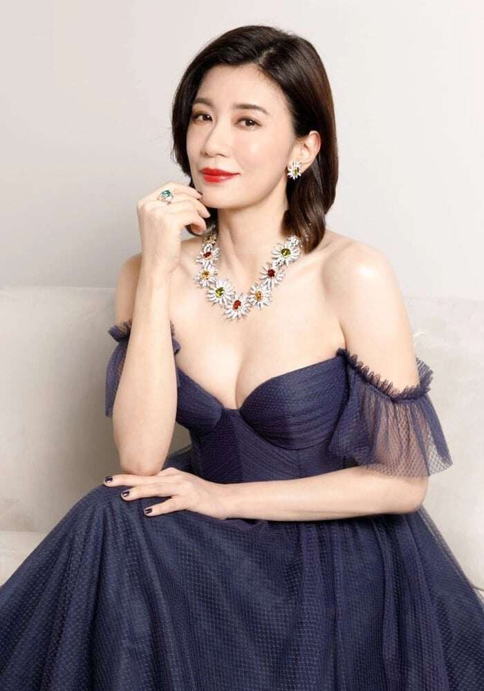 Giả Tịnh Văn liên tục nếm trải trái đắng trong cuộc sống hôn nhân đầy sóng gió. HK01.