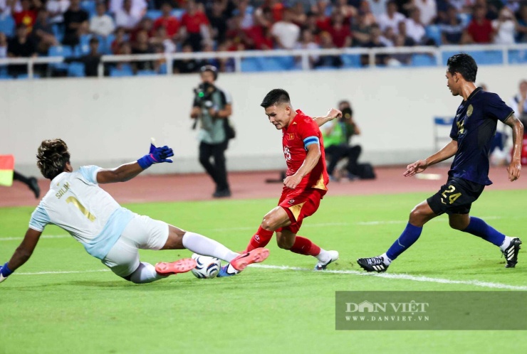 Lê Phạm Thành Long, người hùng thầm lặng trong trận thắng Campuchia - 11