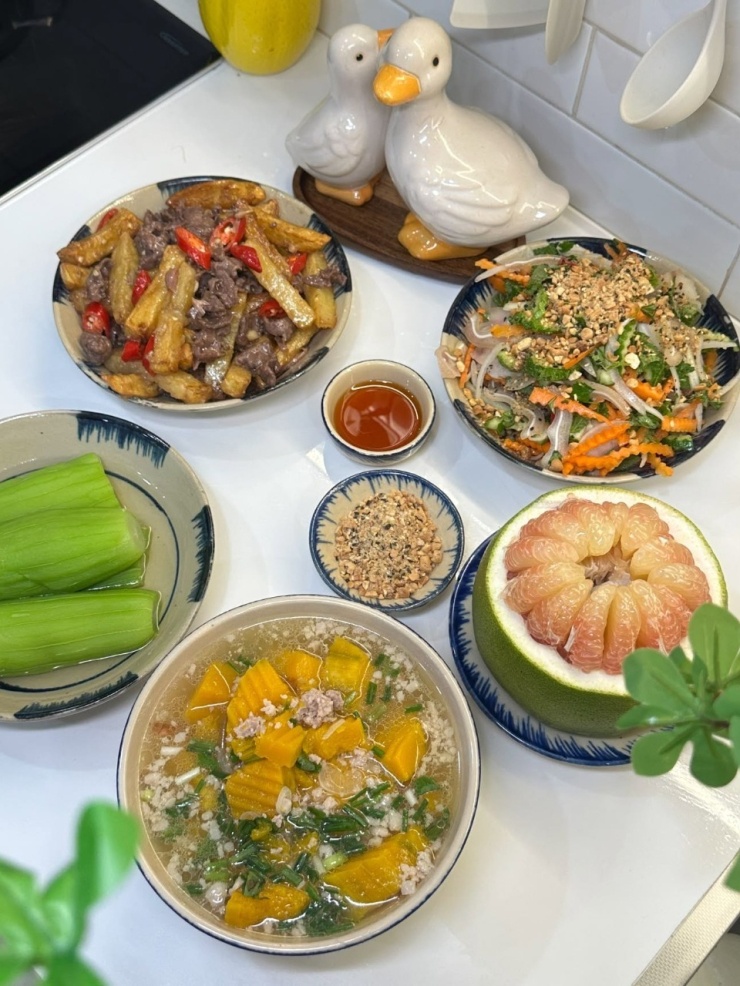 Mâm cơm mẹ Hà Nội dạy con trai nấu trong kỳ nghỉ hè - 2