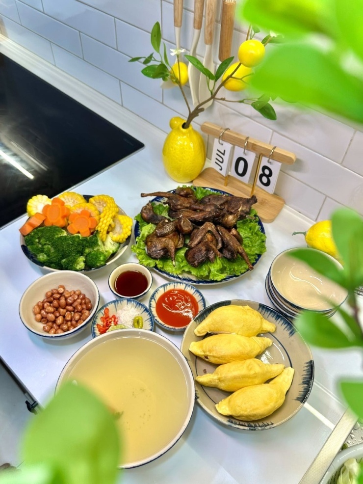 Mâm cơm mẹ Hà Nội dạy con trai nấu trong kỳ nghỉ hè - 1