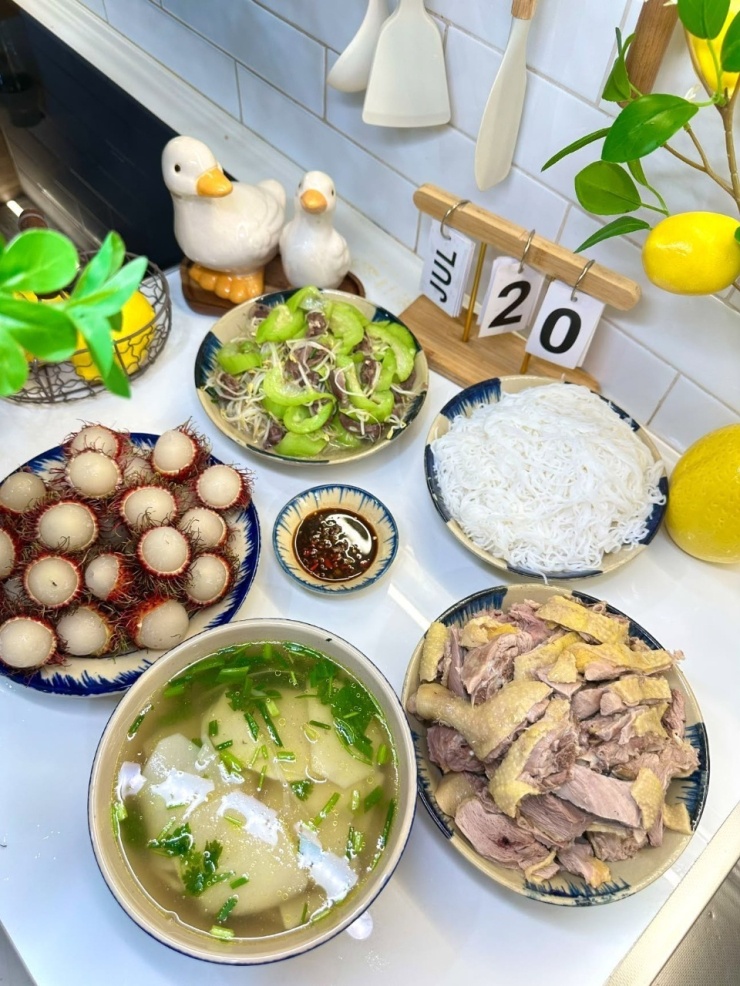 Mâm cơm mẹ Hà Nội dạy con trai nấu trong kỳ nghỉ hè - 5