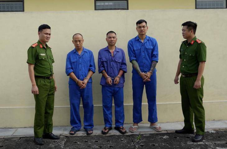 Nhóm đối tượng bị khởi tố. Ảnh: VTV24h