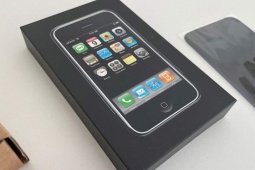 Chiếc iPhone làm thay đổi ngành di động nay thành “cục gạch”