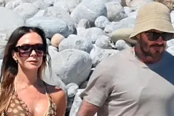 Không tin nổi đây là Victoria Beckham ở tuổi 52