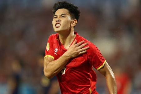 ĐT Việt Nam vào bán kết AFF Cup: Đình Bắc hóa "siêu nhân", báo động Quang Hải