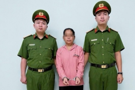 Bắt khẩn cấp bảo mẫu trong vụ hai trẻ nhỏ bị bạo hành tại TP.HCM